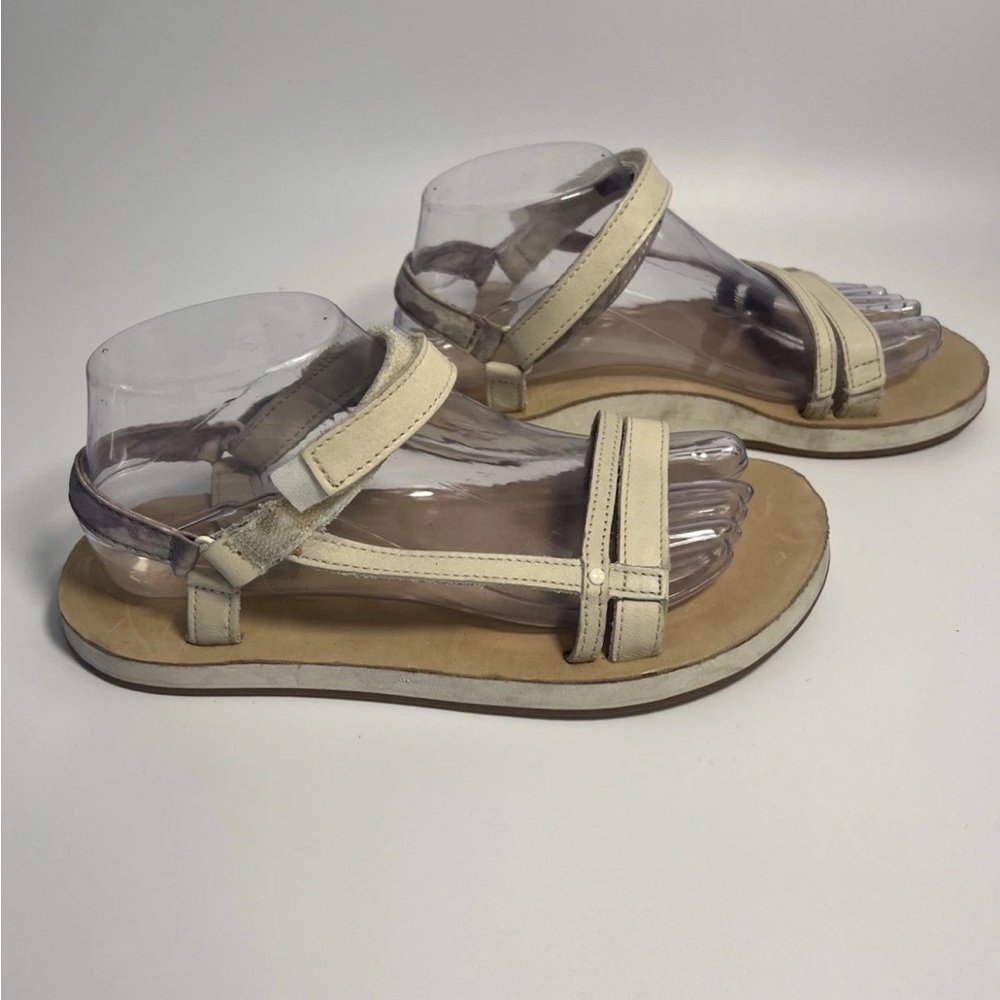 TEVA SLIM UNIVERSAL WHITE LEATHER STRAPPY SHOE Sz 8 Adjustable Back Strap